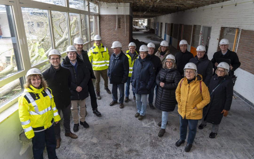 Bagger rollen am Friedrich-Spee-Gymnasium: Harter Abriss hat begonnen